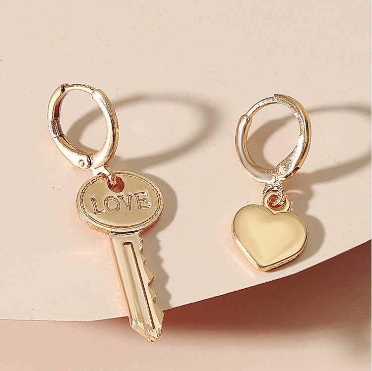 Europe and The United States exaggerated asymmetric love key ear buckle earrings cross-border retro simple alloy earrings wholesale accessories ?
